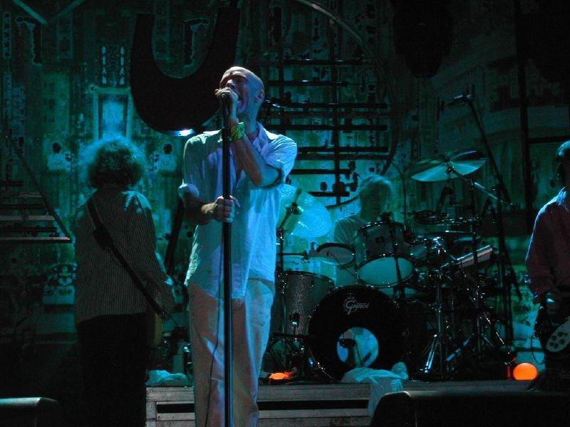 History Alternative rock in the 1980s One of the first popular alternative rock bands, R.E.M.