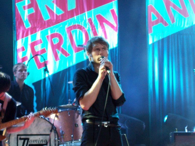 lackluster reviews and Blur began to incorporate influences from American alternative rock.