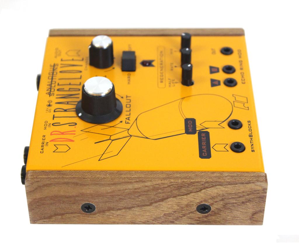 Specification Analogue dual input Ring Modulator LFO with Triangle and Square wave signals. Lo-Fi digital echo effects processor 1/4 and mini jack sockets for audio / CV input and output.