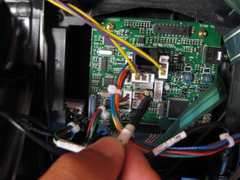 Then connect the (2) DC power connectors to the center console. Note: The DC power cables can be plugged to either one of the DC connectors on center console.