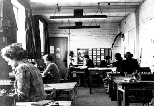 WHO WORKED AT BLETCHLEY PARK? When Bletchley was first established in 1938, only a few hundred people were based there, but this number grew as time went on.