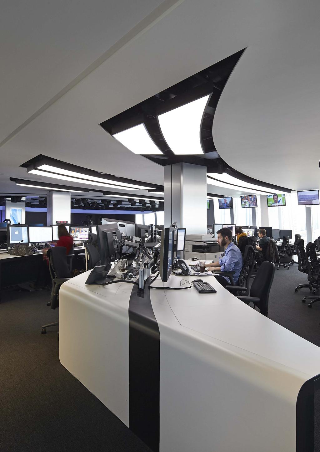 The available space challenge: to deliver the desired number of workspaces in the newsroom without creating a closed-in feeling.