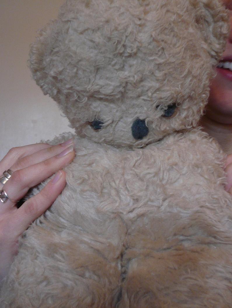 Figure 31: Eve's 1970s large synthetic teddy bear 188 It is clear within the interview that the bear simultaneously evokes many memory strands for Eve, including a sense of her beginning to store