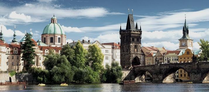 Though today Prague has many bridges, there is none so historic, poetic and shrouded in magic as the picturesque Ch ar les Br idge.