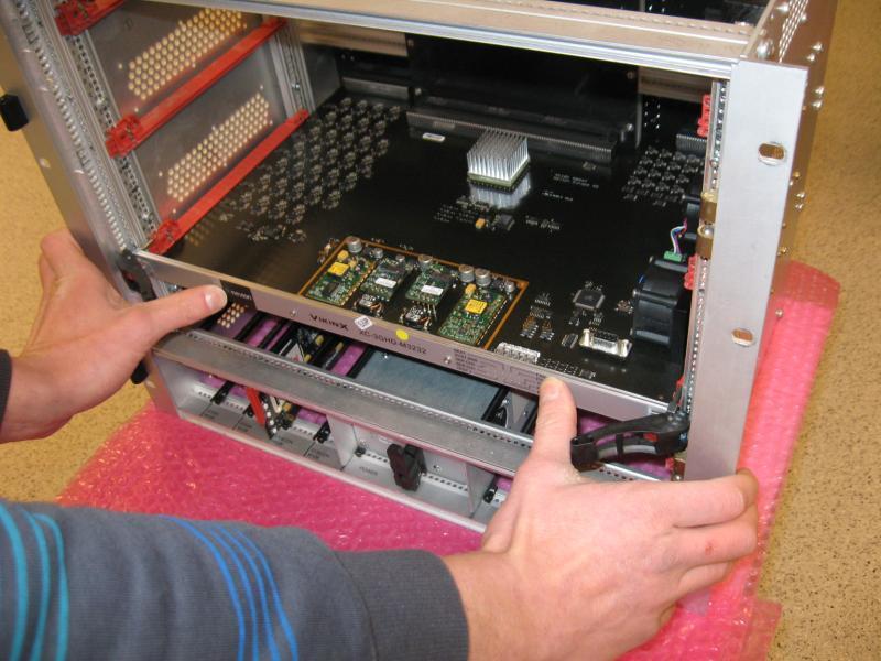 3. Insert the Multicon VX-MOD card into its slot, according to the description earlier in this manual. 3.