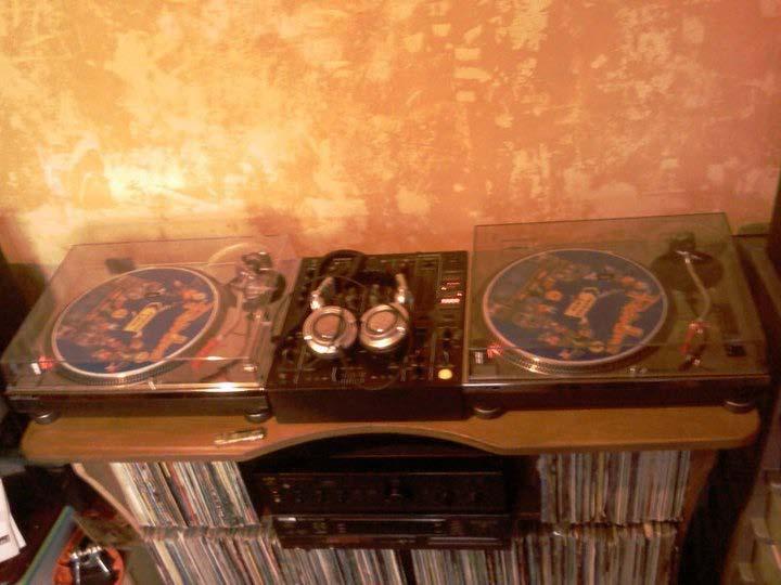 Equipment and techniques Turntables and mixer often used by DJs DJ equipment may consist of: Sound recordings in a DJ's preferred medium (e.g., vinyl records, Compact Discs, computer media files, etc.