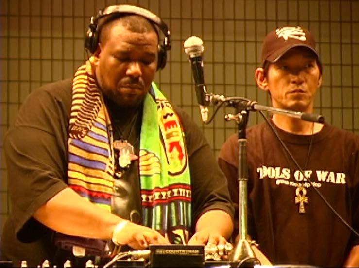 Afrika Bambaataa (on the left) With the emergence of a new generation of samplers such as the AKAI S900 in the late 1980s, producers did not require the aid of tape loops.