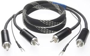 Phono RCA > RCA or XLR > XLR CC - Electrically shielded with conductors made of OFC (oxygen free copper) and an additional layer of carbon fibre Interconnect cable with earthing wire, 2x XLR or RCA