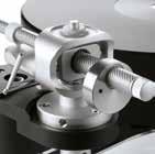 Thanks to optical speed control (OSC), speed stability values are obtained that lift this turntable into the global