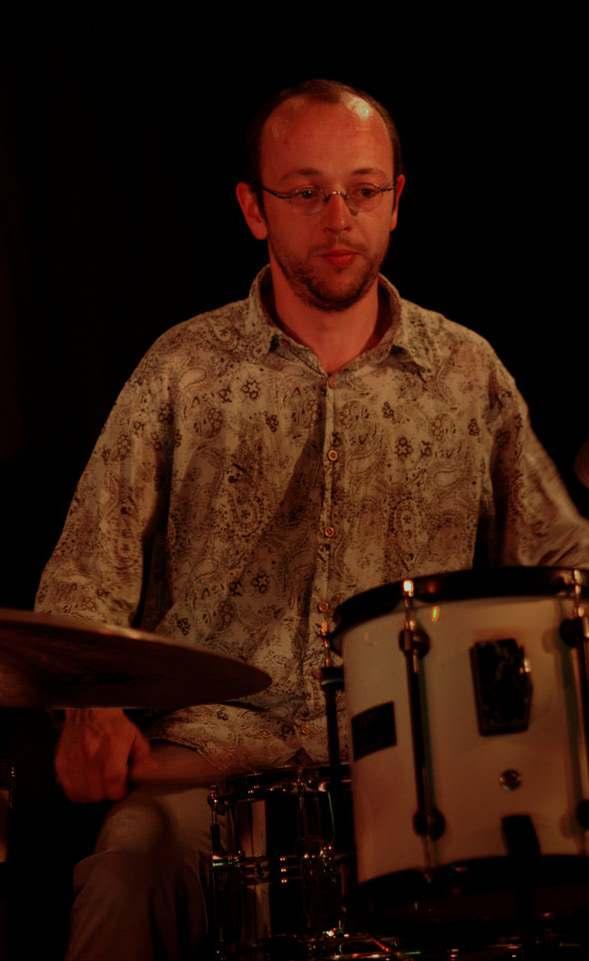Nicolas Pointard Drums He began the instrument at the age of nine, and turned to jazz and improvised music at the end of the last century, with Cesarius Alvim, Steve Mc Craven, Guillaume Orti, Benoît