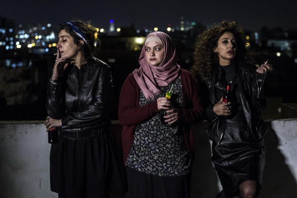 Presents IN BETWEEN (BAR BAHAR) A film by Maysaloun Hamoud (a) sparkling, taboo-breaking first feature Deborah Young, The Hollywood Reporter Israel / 2016 / Drama /Hebrew, Arabic with English