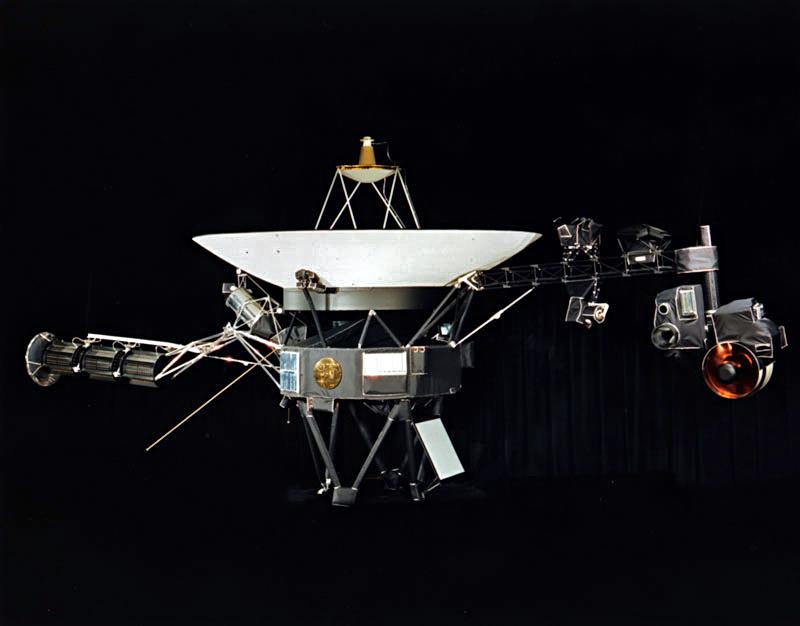 A DERRADEIRA ADIVIÑA DE SHANNON 21 Figura 15: A sonda espacial Voyager 1. Fotografía NASA.