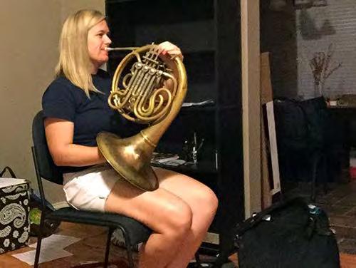 French Horn Posture/Hand Position The body should be relaxed with little tension in the upper body. The student should be seated in the front half of their chair with flat feet on the floor.