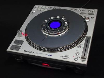 DIGITAL TURNTABLES combining the practices and performance gestures of traditional turntables with the