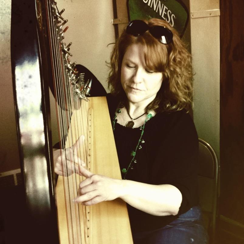 Jeni Balcom on the Irish Harp jenibalcom@gmail.com Jeni Balcom has been playing and teaching harp in the Greater Cincinnati area for 15 years.