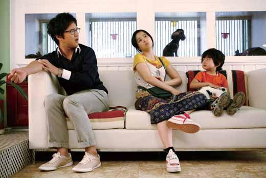 Released First Feature Scandal Makers 2008, 108min, 35mm, 10,240ft, 2.35:1, Color, Dolby SR / Gwa-sok Seu-kaen-deul NAM a sought-after celebrity and the host of a popular radio show.