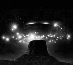 Steven Spielberg s Close Encounters of the Third Kind has long dwelled in the shadow of films that either outperformed it in the 1977 box-office race (Star Wars), at that year s Academy Awards (Annie