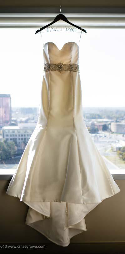 WEDDIN EXTRS Preserve YOUR WEDDIN DRESS Utilize the expertise of a museum with one of the country s most extensive Fashion Collections.