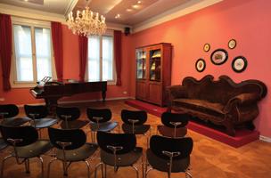Wilhelm Friedemann Bach House TIME TRIP: HALLE, THE CITY OF MUSIC If you leave the historic city centre along Große Klausstraße and head towards the Klausbrücke bridge, you will arrive at one of