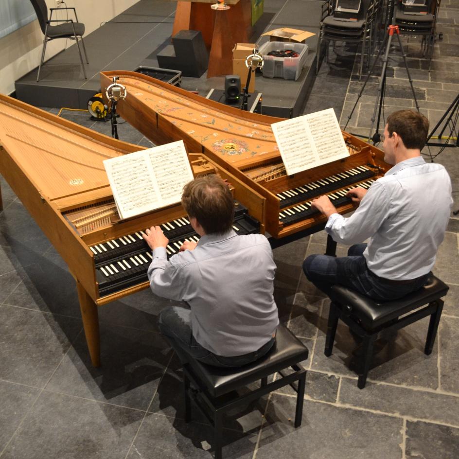 More titles from Resonus Classics Divine Noise: Theatrical Works for Two Harpsichords Guillermo Brachetta & Menno van Delft (harpsichords)