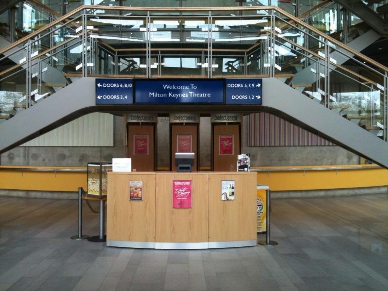 I will see a kiosk/information point when I first enter the building,