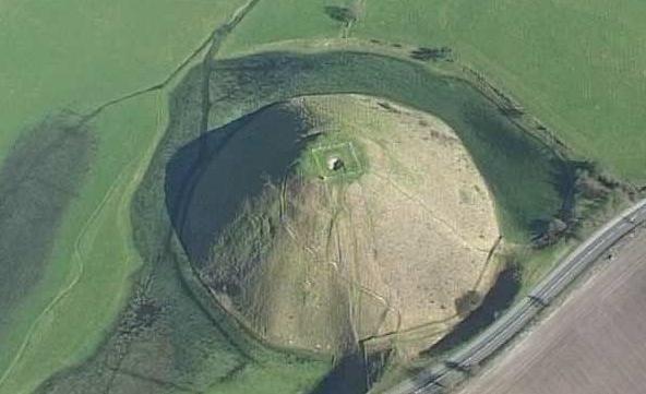 6 Silbury Hill Across the world, many cultures have constructed mounds and pyramids. The Great Pyramid of Giza in Egypt is the tallest with a height of 139 metres.