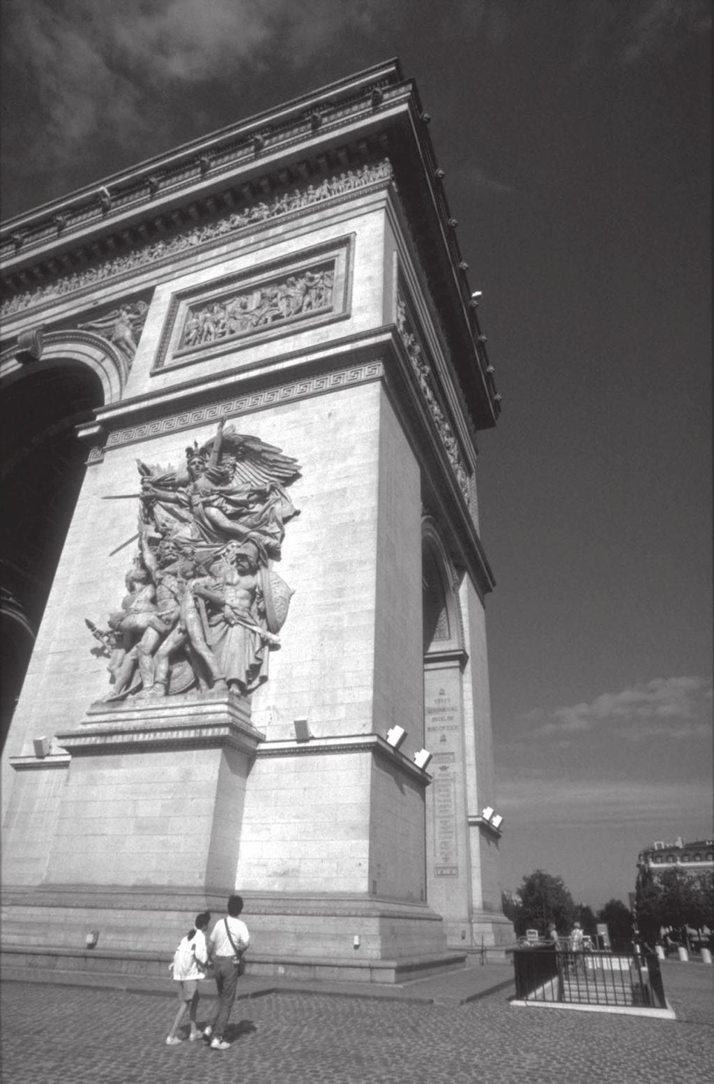 100 Jøran Rudi Figure 4. Arc de Triomphe. A: The technology is a tool and a means to an end. The basic aesthetics have not been changed by technology as much as they have evolved.