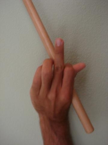 et Hand: Back o the stick should rest naturally in the webby connection between the thumb and index inger