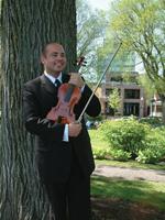 Biography Martin Verret Violonist from father to son Martin Verret, representative of the fourth generation of a lineage of violinists of Lac-St- Charles, he has the music in his blood.