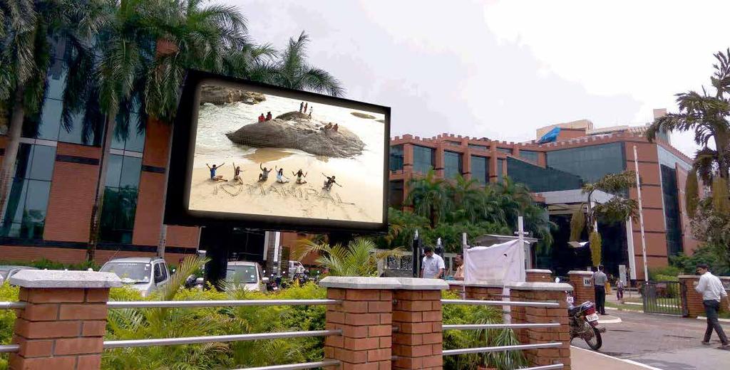Application : 6 mm outdoor LED display is installed on the majestic campus of Manipal University.