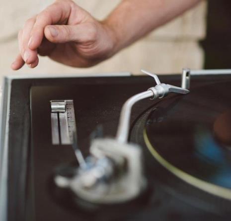 COMPLEMENTARY CREATIVE OPTIONS DJ LOUNGE SESSION (VINYL) FROM 350EUR (+VAT) * DJ performance based on an exquisite soundtrack selection, focused on genres that create a laid-back, natural music flow