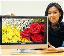 Samsung develops 21-in a-si TFT AM-OLED (1.4.2005) 1000 nits brightness 6.