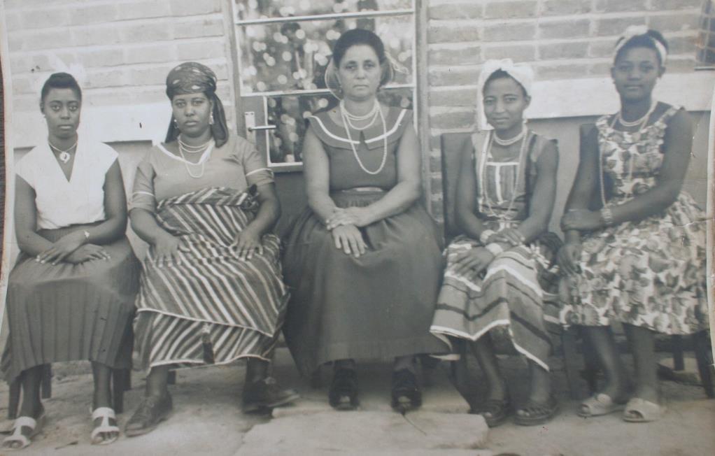 Photo 33: Felicia Kanymu (middle) and others; Bosco s wife, Stéphanie, on very left 68 Photo 34: Mrs.