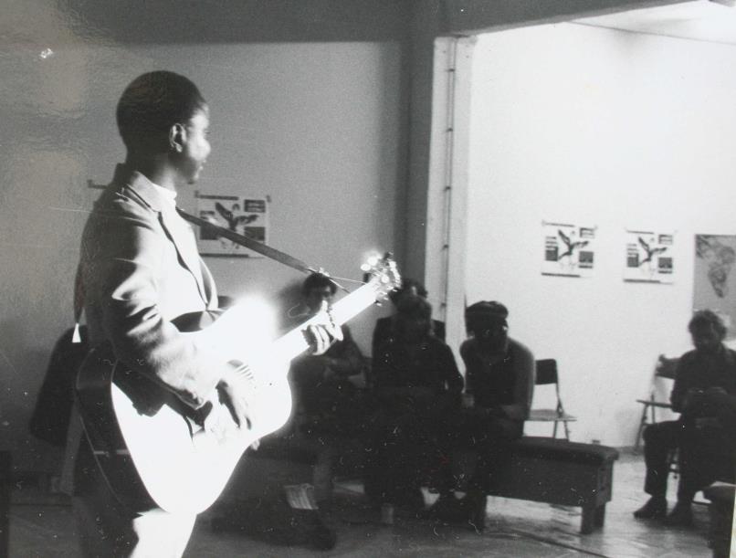 Photo 63: Bosco and his guitar during a performance in 1982 115 Hugh Tracey's son, Andrew, former director of ILAM (International Library of African Music) at Rhodes University, South Africa, wrote
