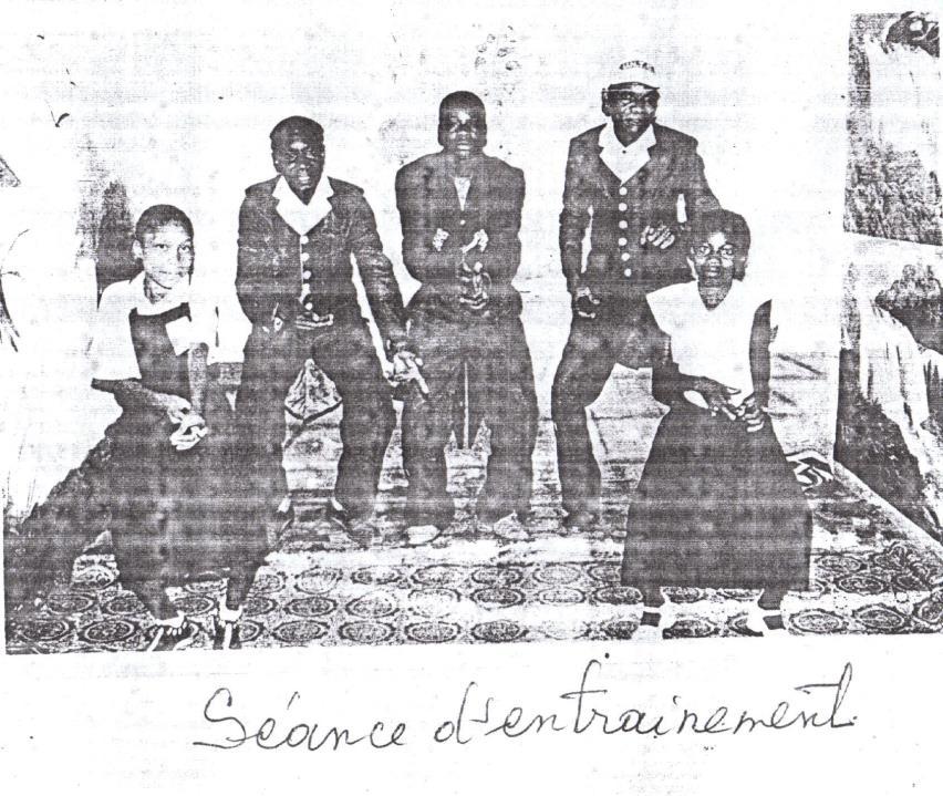 The group, formed in 1947, consisted of workers from Gécamines, who established the name, JECOKE (Jeune Comique de la Kenya) resulting from Kenya. They had invented their own style of entertaining.