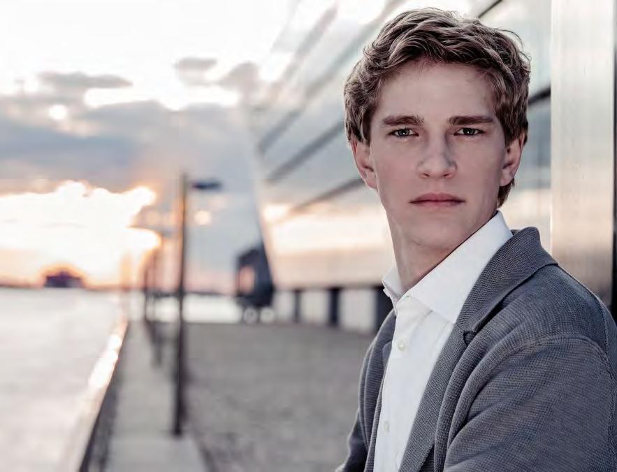 JAN LISIECKI piano a pianist who makes every note count THE NEW YORK TIMES Brahms & Mahler with Jan Lisiecki 29