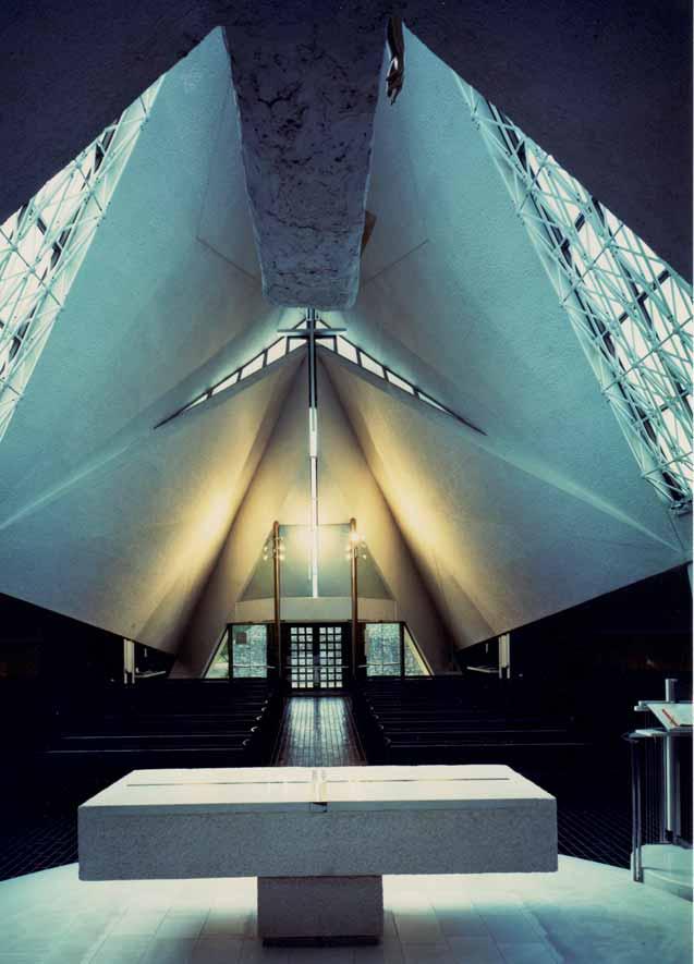 Crkva sv. Nikole Tavelića u Rijeci, 1989. unutrašnjost s oltarom Church of St.