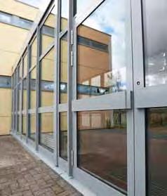 The Schüco ADS 50.NI (Non Insulation) door system has an impressively small basic depth. It is particularily suitable for warmer climates and can also be used for interiors.