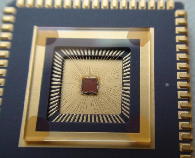Fig. 9: Fabricated chip and die photo EUROPRACTICE IC Service, offered by IMEC and Fraunhofer. Fig. 9 shows the fabricated chip and the die photo with the MIPS core.