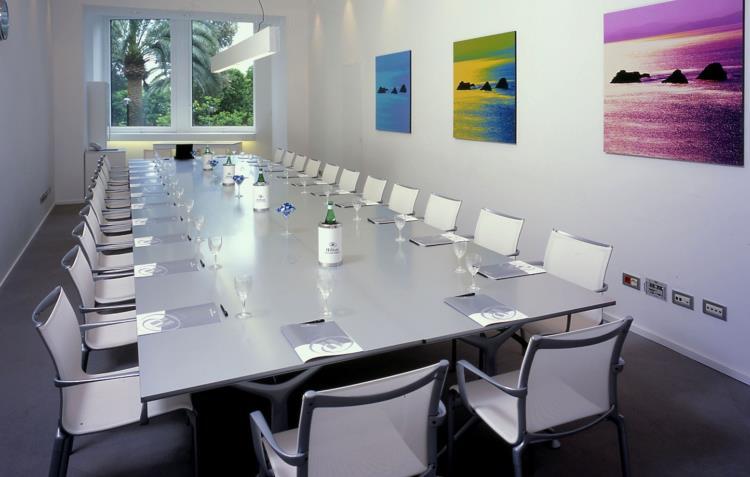 8 Hilton Meetings Amalfi: State-of-the-art meeting room with natural daylight and seats 26 delegates Boardroom set-up.