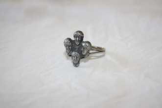 #139 Small ring with heads of