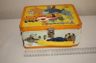 #55 Yellow Submarine Lunch Box, 6 ¾" high