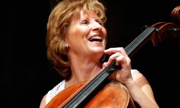 Maria Kliegel gained international recognition by winning the 'Grand Prix' of the Concours Rostropovich in Paris.