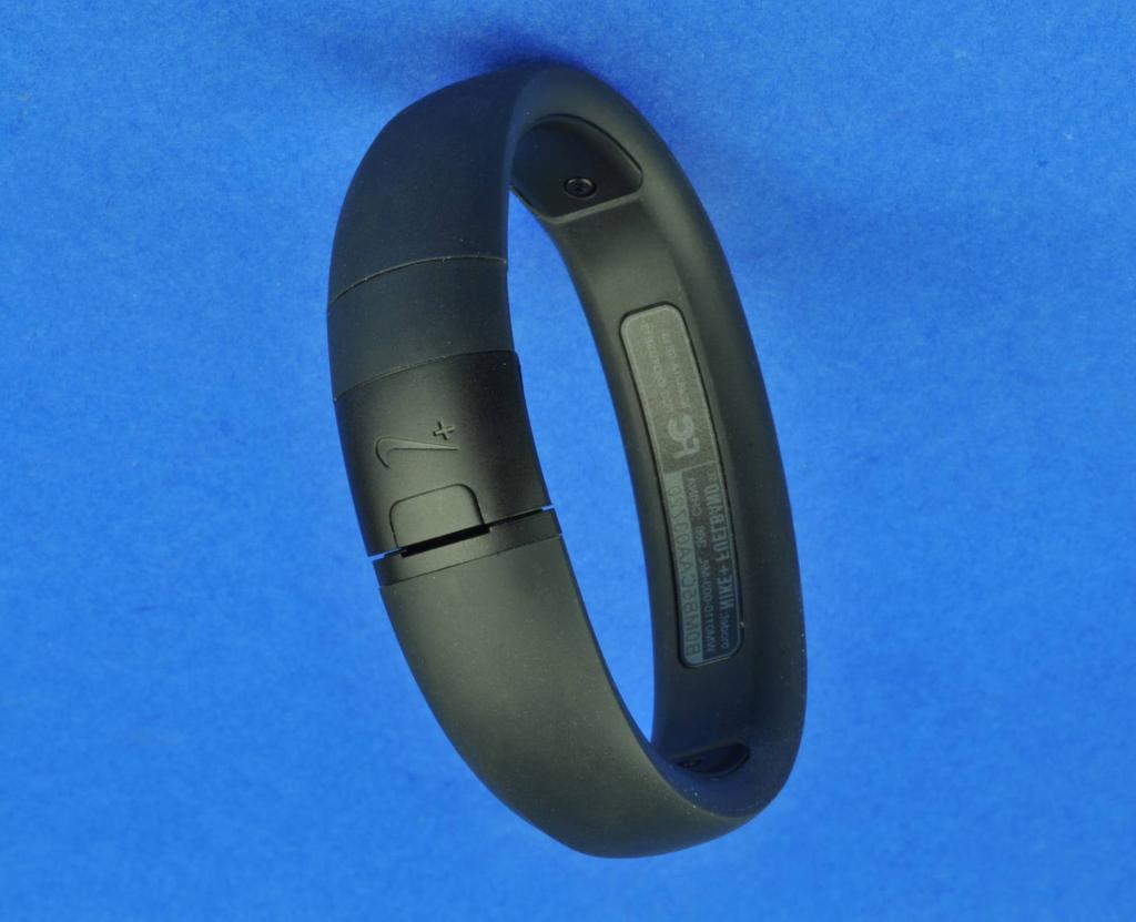 Nike+ FuelBand SE WM0110-003 Bluetooth 4.0 Report #17000-140224-NTc Product Description The Nike+ FuelBand SE is a low-energy Bluetooth 4.
