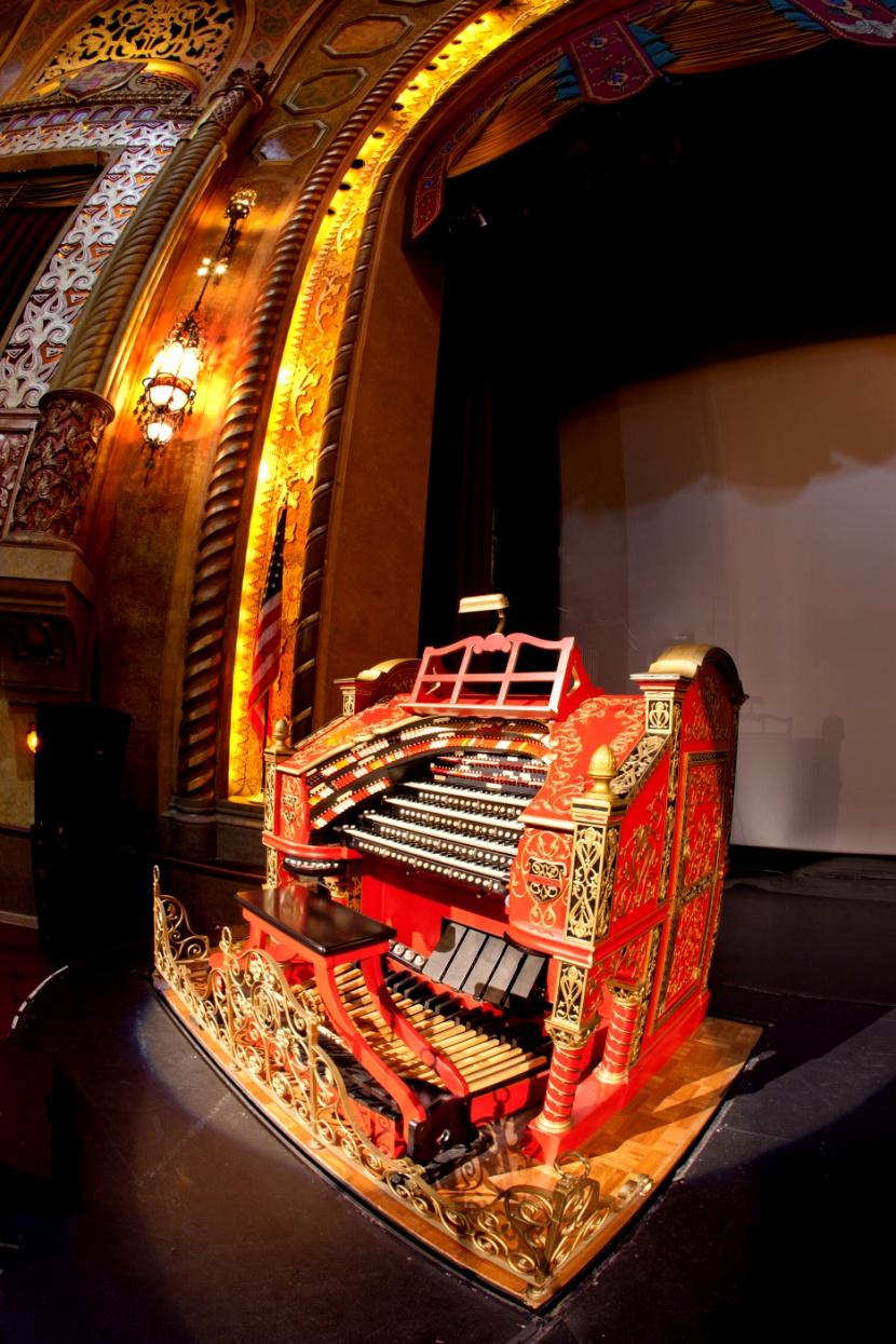 DETAILED INFORMATION ON THE ALABAMA THEATRE MIGHTY WURLITZER PIPE ORGAN DID YOU KNOW Since opening day in 1927, the Alabama Theatre has been home to a fully restored and maintained Mighty Wurlitzer