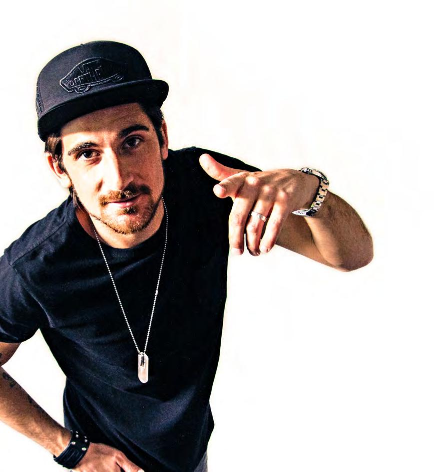 Biography Dj, producer and international remixer, Macs Cortella arouses interest and curiosity in the world of music since the conception of his JazzyFunk musical project in 2010.