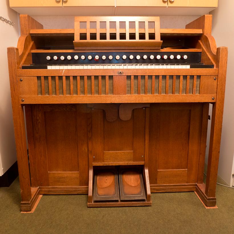 2 Introduction The Royal Reed Organ for NI Kontakt 5 is our flagship harmonium library. The instrument source is a 400-pound suction air harmonium from the 1920s.