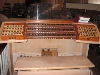 The organ case is very striking visually. There are two consoles, one mechanical en fenêtre and one electric.