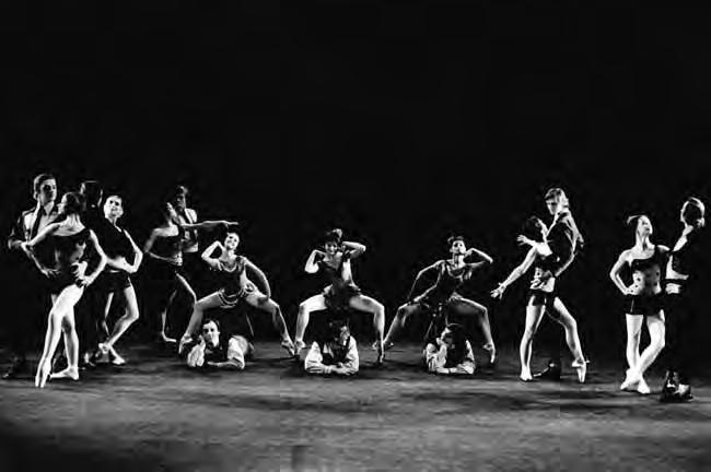 2. attēls. Žoržs Bizē/Rodions Ščedrins, balets Karmena. Solistu grupas fotogrāfija 104 Plašajā Karmenas lomas atveidotāju galerijā minamas Ausma Dragone, Ināra Ābele, Velta Vilciņa un Larisa Tuisova.