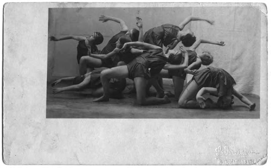 5. attēls. Beatrises Vīgneres skolas audzēknes ekspresionistiskā kustību vingrinājumā.